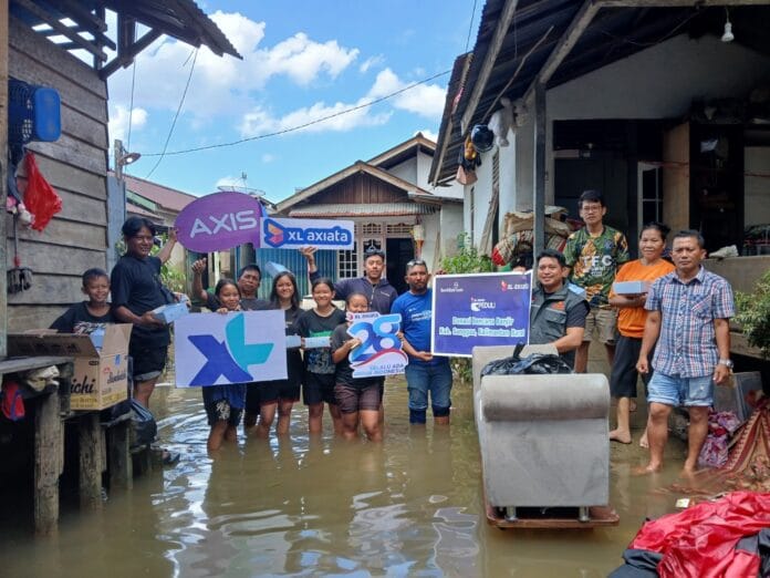 XL Axiata Salurkan Bantuan untuk Korban Banjir di Kalimantan Barat dan Kalimantan Tengah