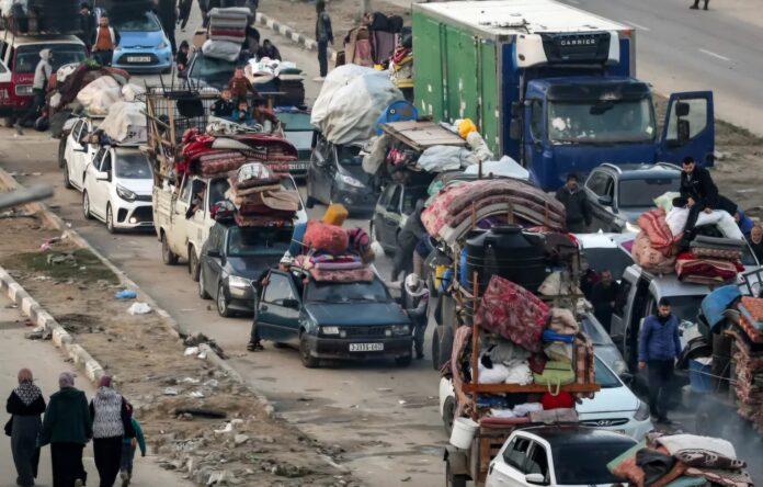 Berjalan Pulang ke Reruntuhan: